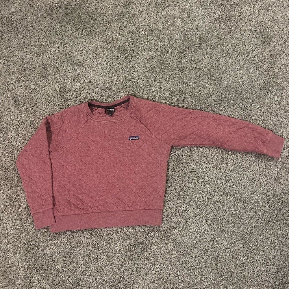 Patagonia quilted sweatshirt in rosey pink!